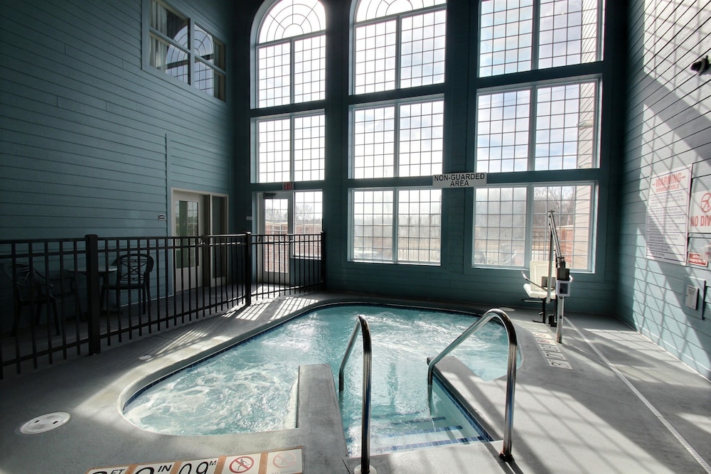 Holiday Inn Express Hotel & Suites Milwaukee Airport by IHG - photo 67