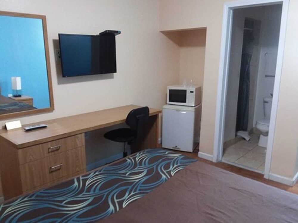 Economy Inn Sylva - photo 11