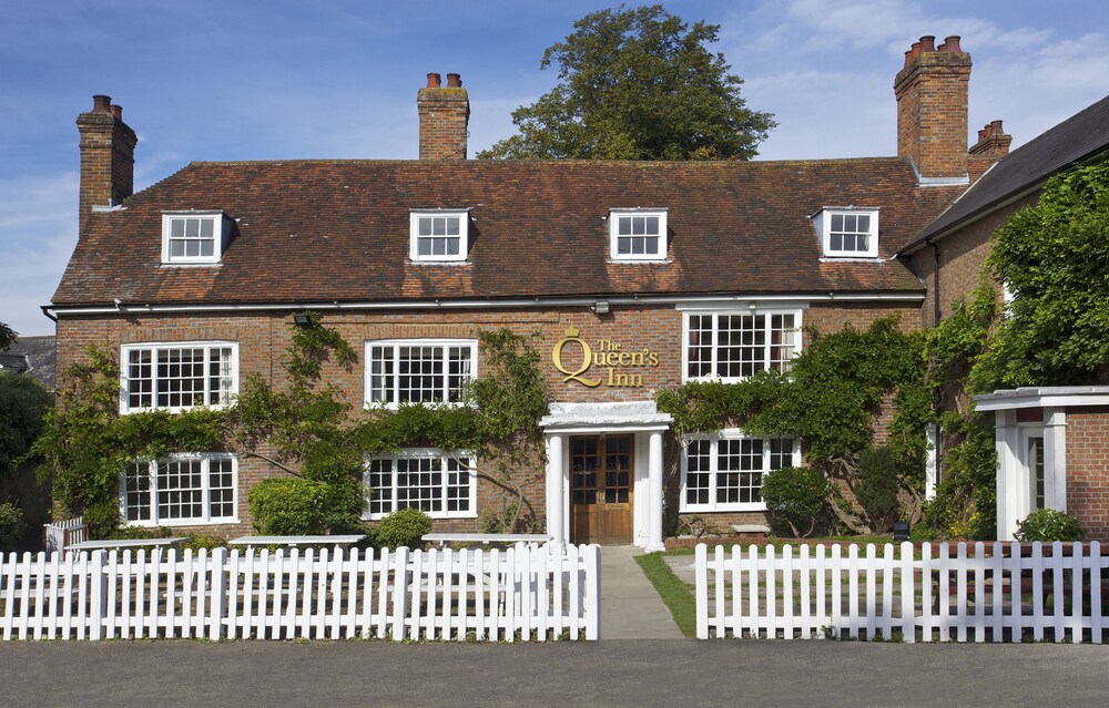 The Queen's Inn — 4-Star Luxury Hotel in Cranbrook, United Kingdom