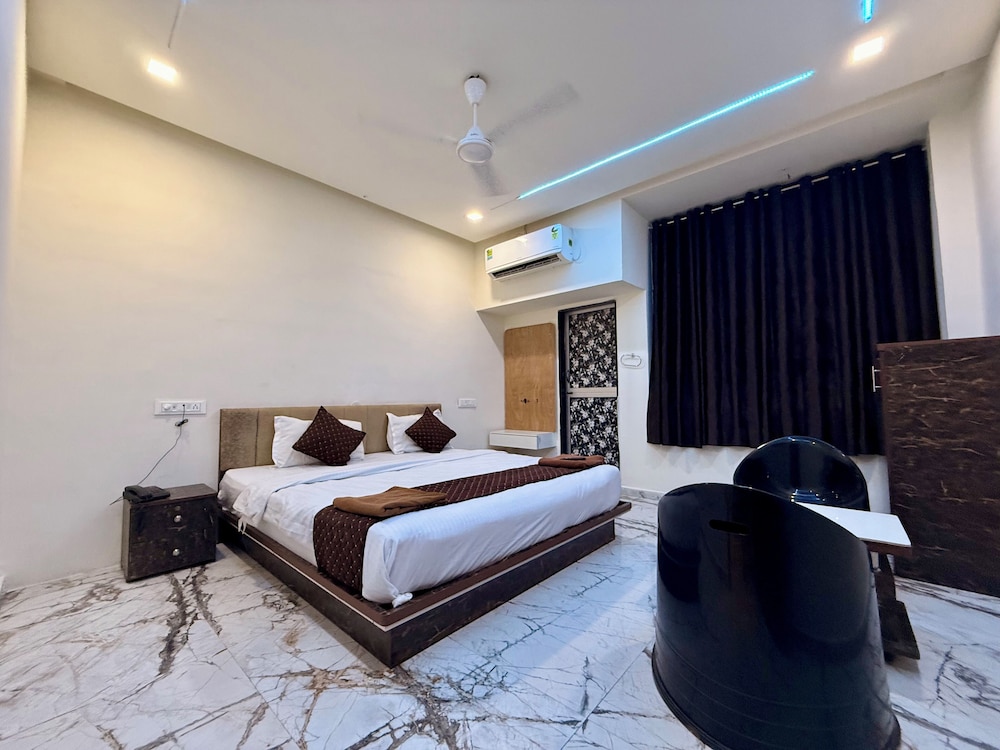 Hotel White in Rajkot, India