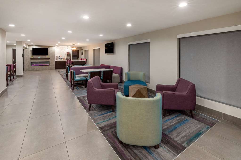 La Quinta Inn & Suites by Wyndham Houston NW Brookhollow - photo 5
