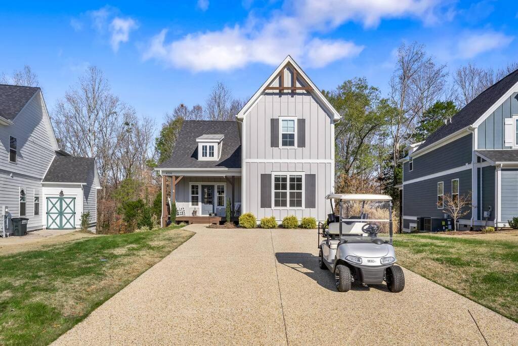 Beautiful Home with Lake and Marina Access Firepit Golf Cart Included — 4-Star Luxury Hotel in Estill Springs, United States