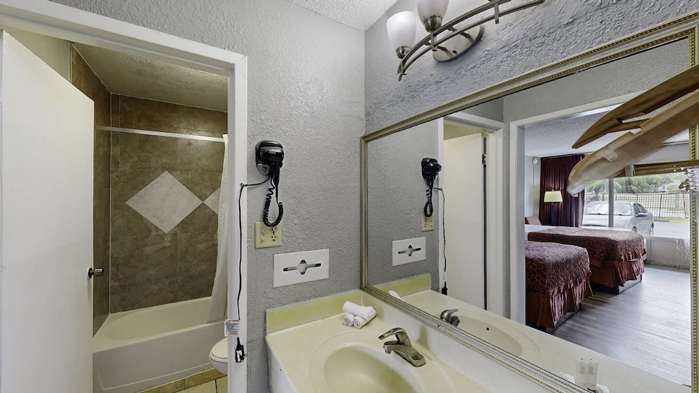 Days Inn by Wyndham Orlando Downtown - photo 34