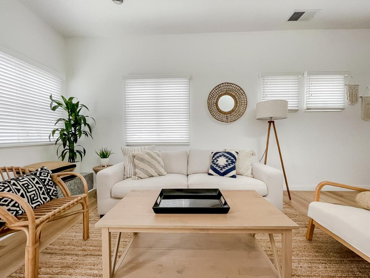 Exclusive 2BD 3BA with Balcony in Los Angeles, United States