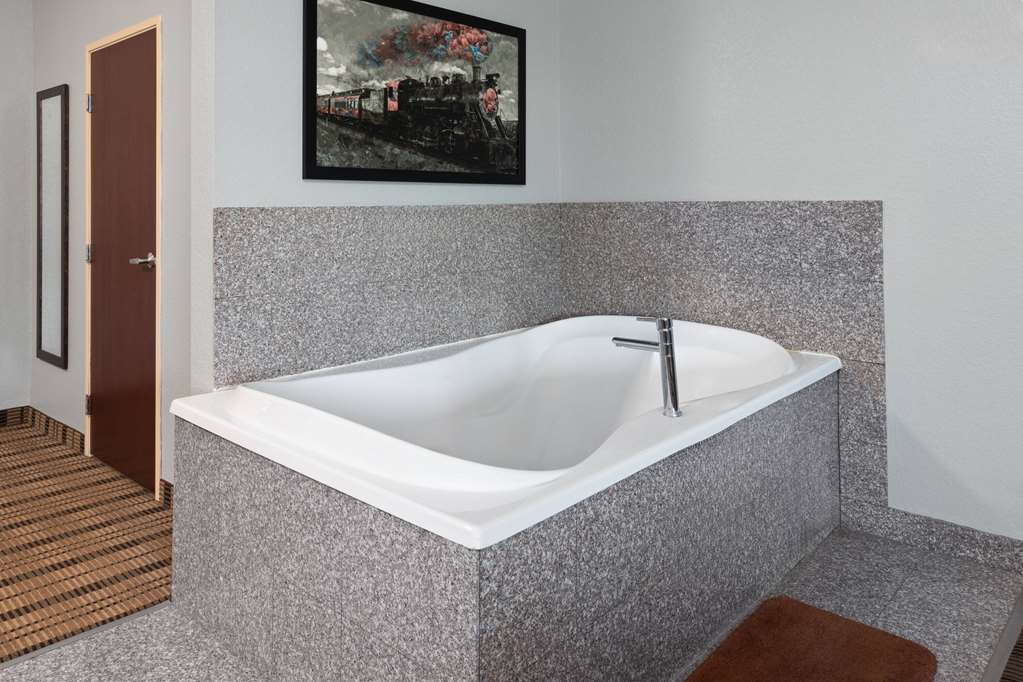 AmericInn by Wyndham Grinnell - photo 25