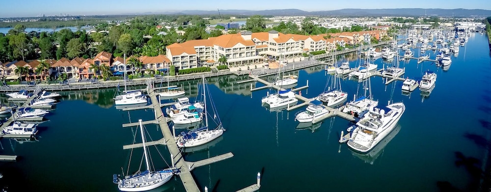 Ramada by Wyndham Hope Harbour - carbon neutral hotel in Hope Island