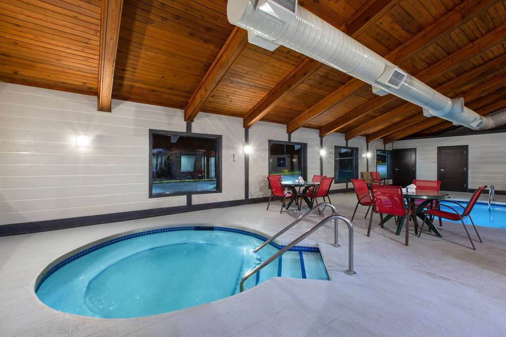 Days Inn & Suites by Wyndham Wisconsin Dells - photo 6