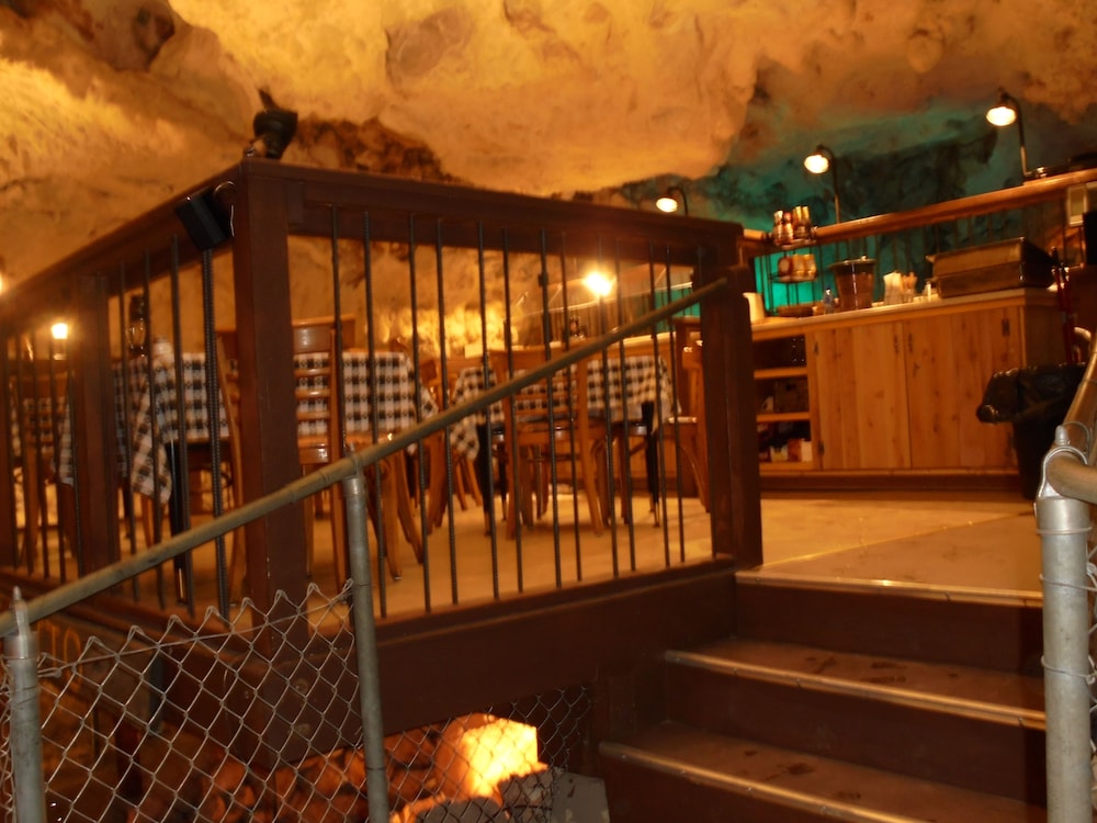 Grand Canyon Caverns Inn - photo 45