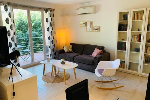Bnb Renting bright design flat center of Antibes — 4-Star Luxury Hotel in Antibes, France