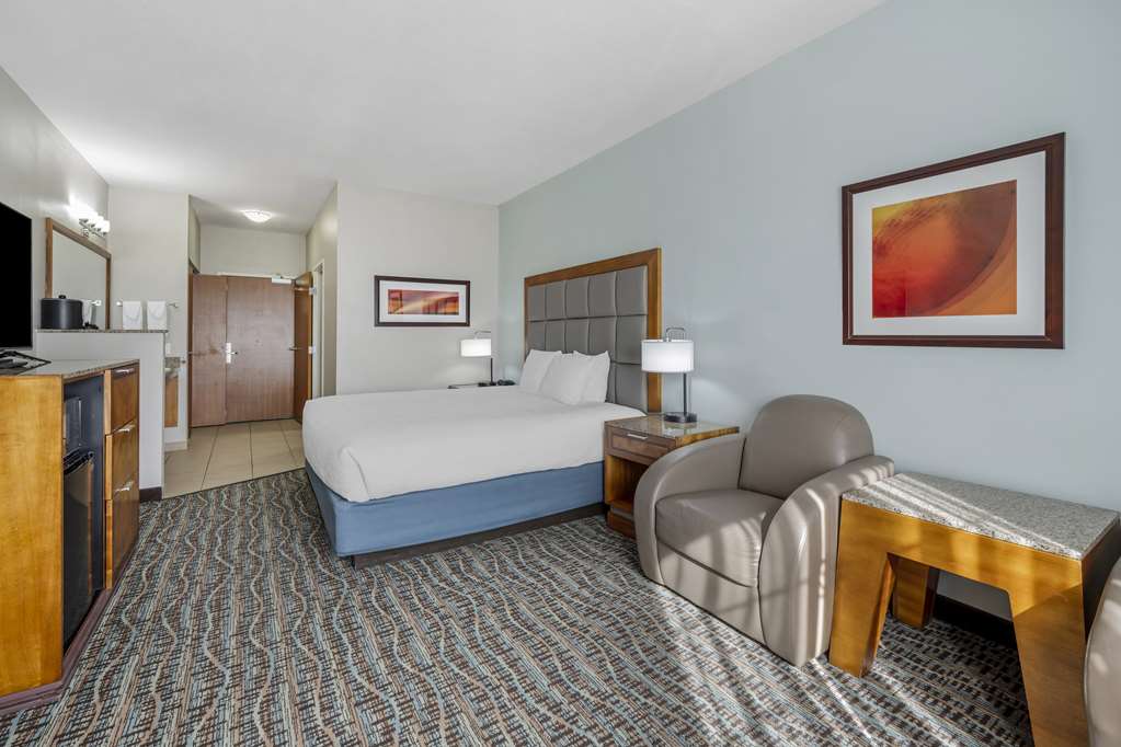 Best Western Plus Peppertree Inn At Omak - photo 16