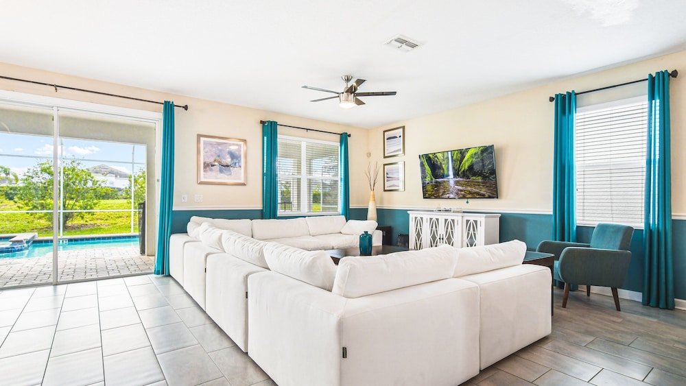 Elegant Home With Resort Amenities Gameroom - photo 17