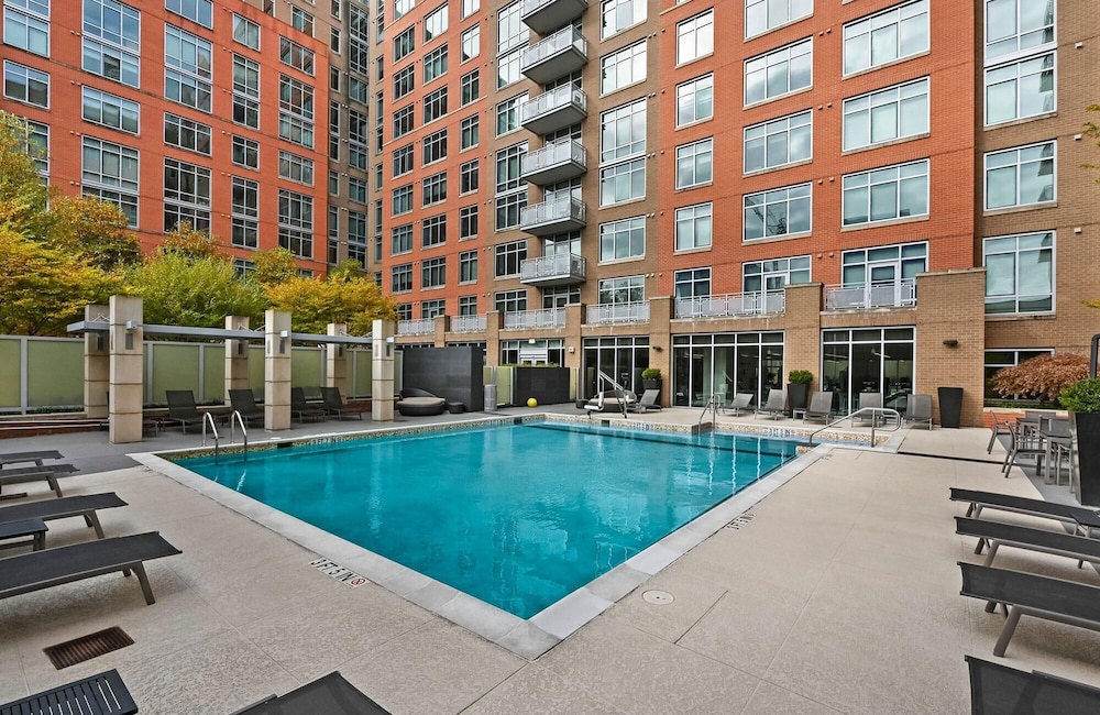 Luxury Apartment In Heart Of Reston 1 Bedroom 20108240 — Reston