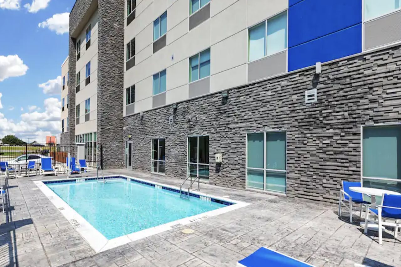 Holiday Inn Express & Suites Denton Sanger by IHG - photo 3