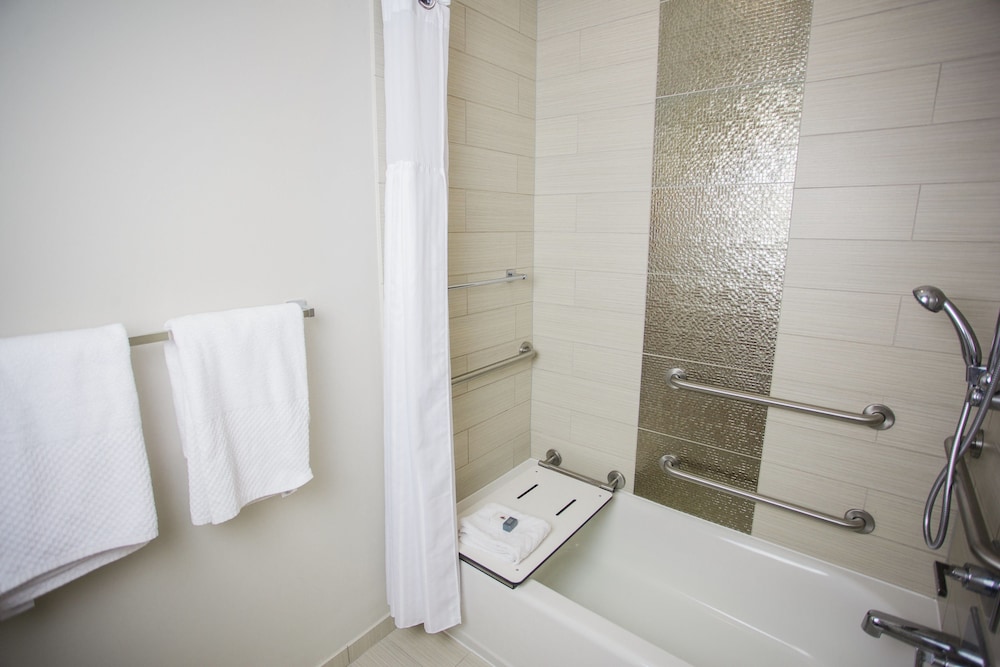 DoubleTree by Hilton Hotel Savannah Historic District - photo 30