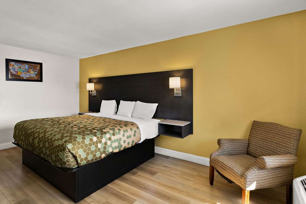Econo Lodge White Pine Morristown I 81 & I 40 Split - photo 6
