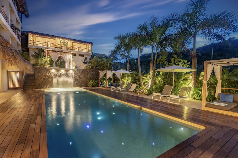 Pool waterfall