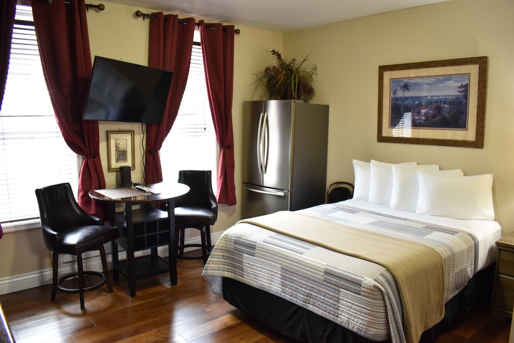 Silver Horseshoe Inn - photo 7