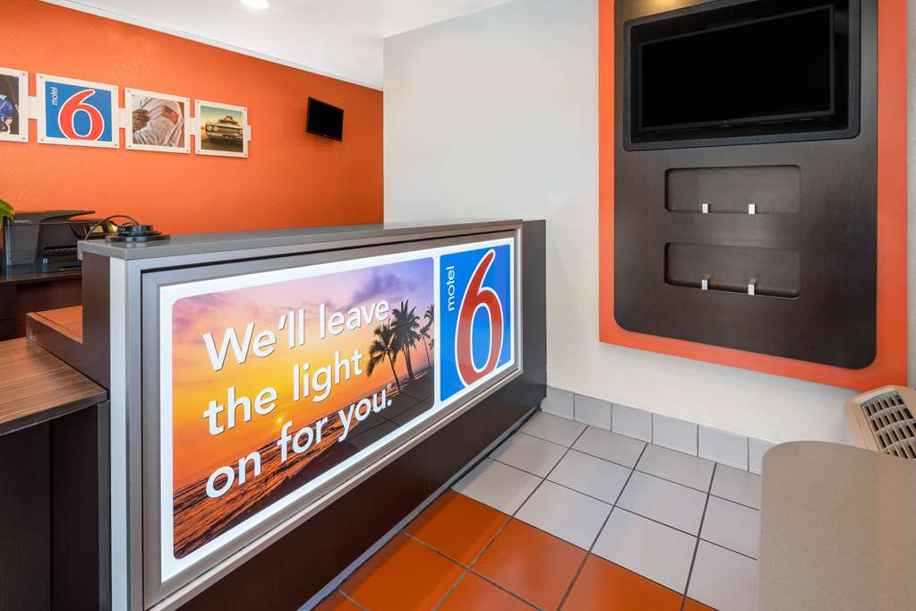 Motel 6 Santa Barbara CA State Street - photo 23