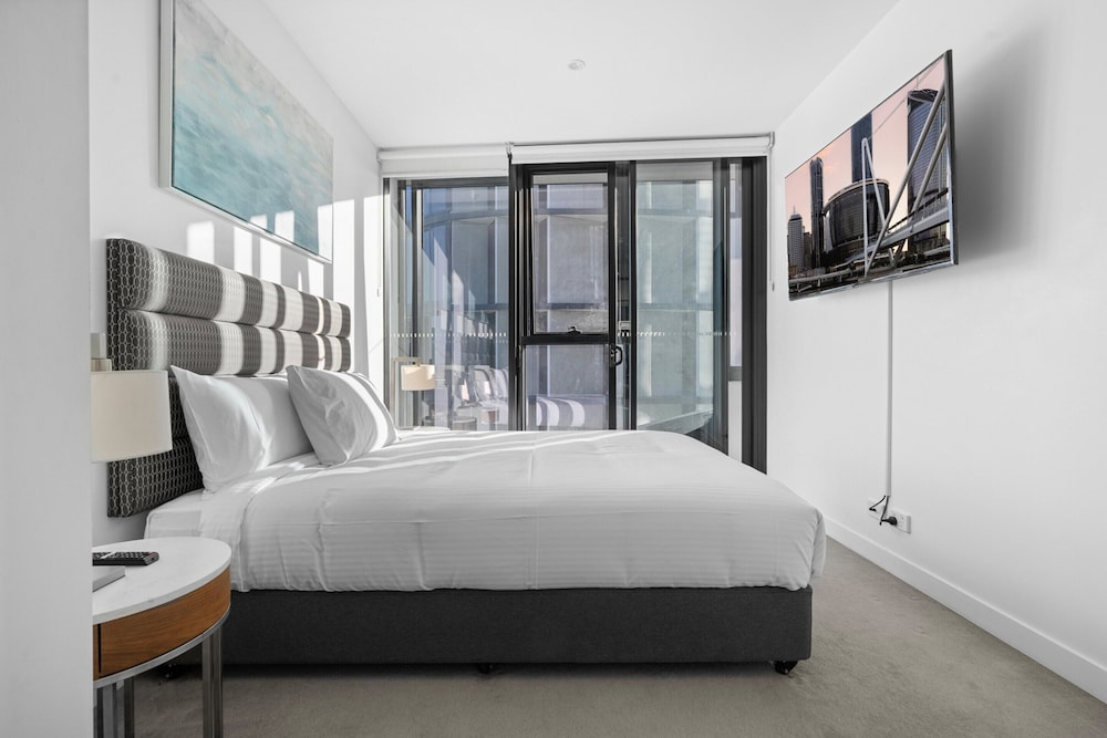 City Escape with Balcony & Resort Style Amenities in Brisbane, Australia