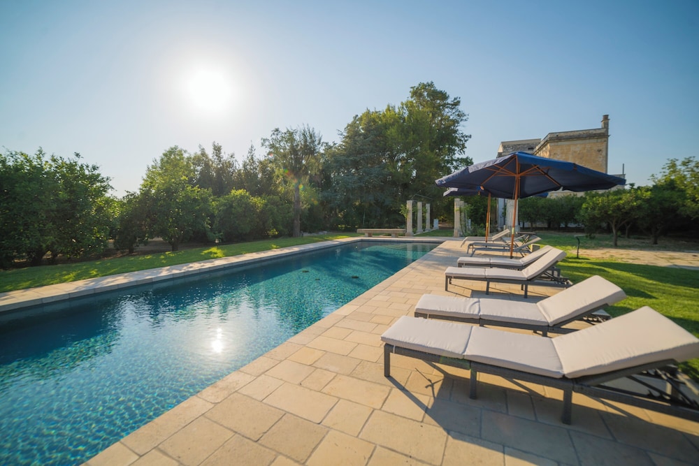 Villa Vallone Luxury With Pool — 4-Star Luxury Hotel in Galatina, Italy
