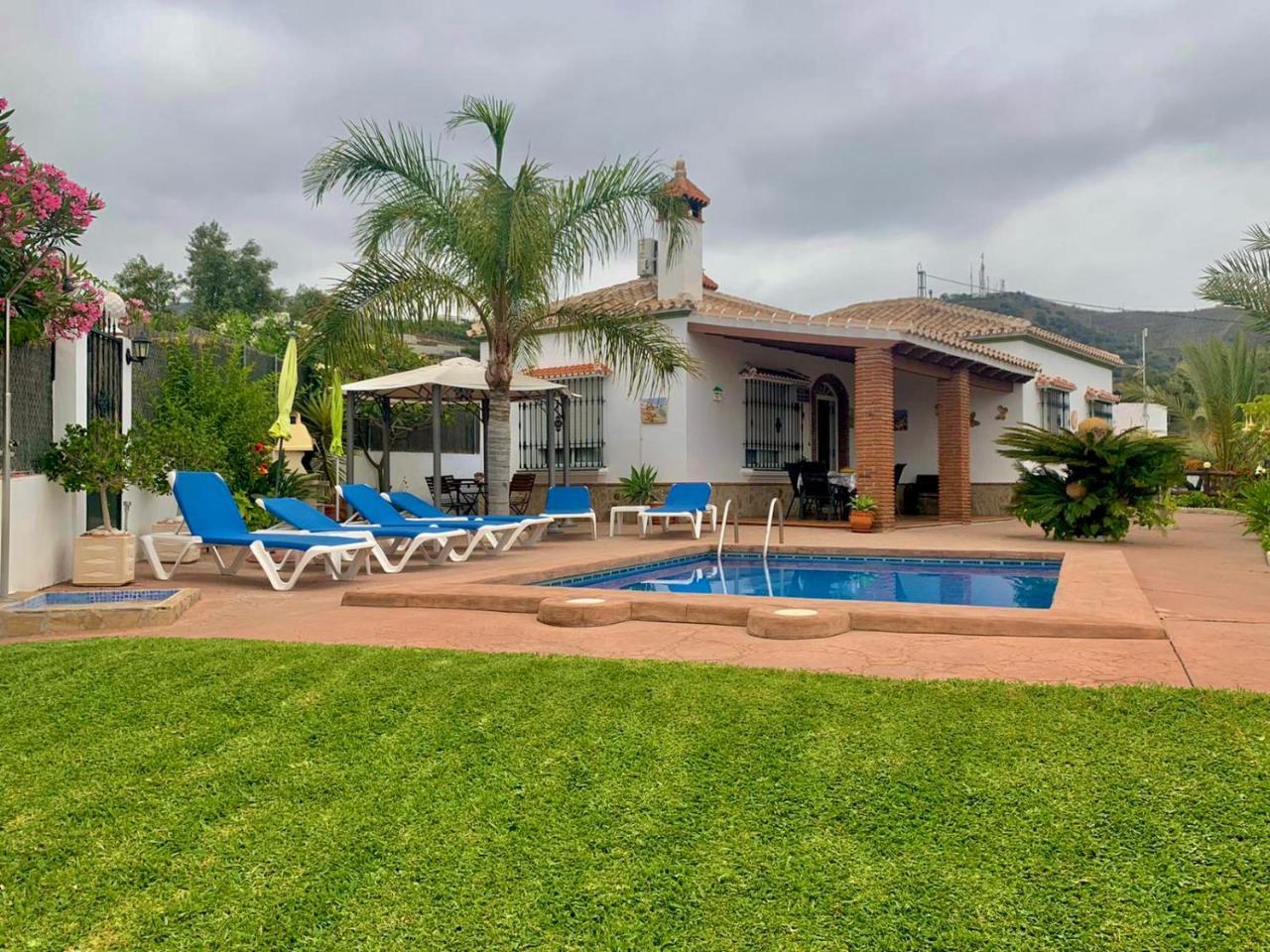 Villa El Pino — 4-Star Luxury Hotel in Torrox, Spain