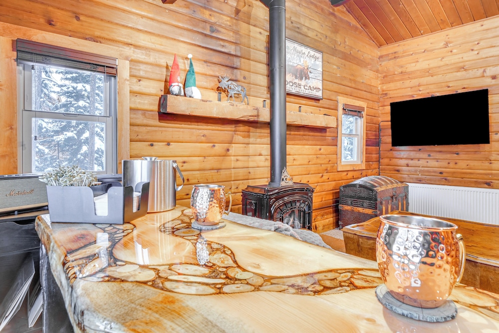 5 Mi to Breckenridge Ski Resort: Cozy Wood Cabin - photo 6
