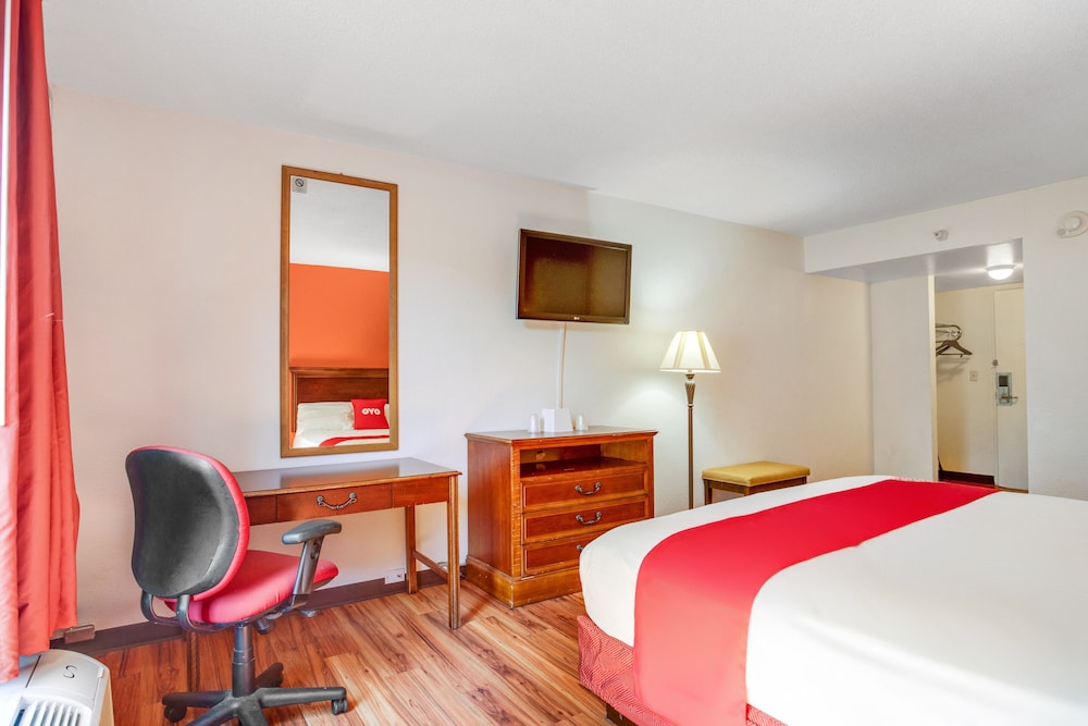 OYO Hotel Mona Lake Muskegon - photo 13