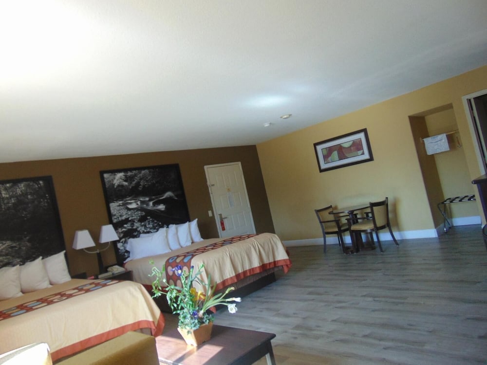 Super 8 by Wyndham Payson - photo 11