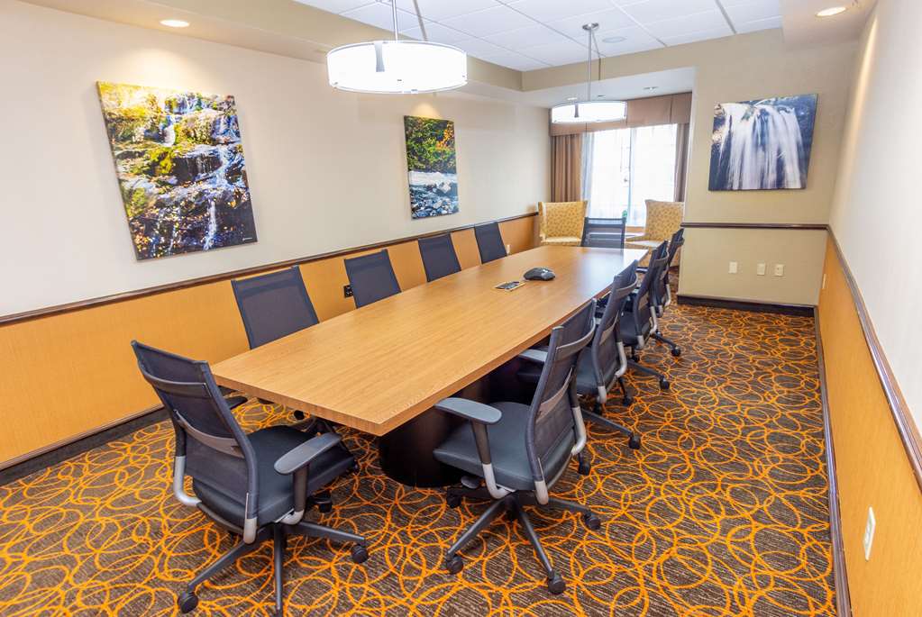 La Quinta Inn & Suites by Wyndham Bentonville - photo 30