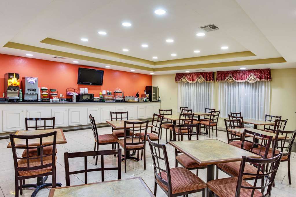 La Quinta Inn & Suites by Wyndham Canton MS - photo 33