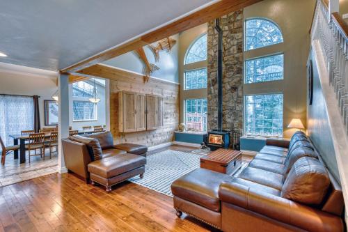 Rustic Elegance 7 Bedrms 4 bath Cathedral Ceilings — 4-Star Luxury Hotel in Kodiak, United States