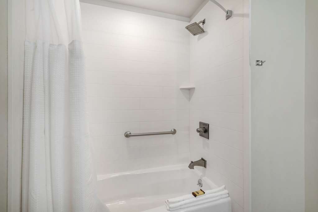 Best Western Plus Gardena Inn & Suites - photo 32