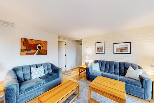 Mountainside Resort B202 — 4-Star Luxury Hotel in Stowe, United States