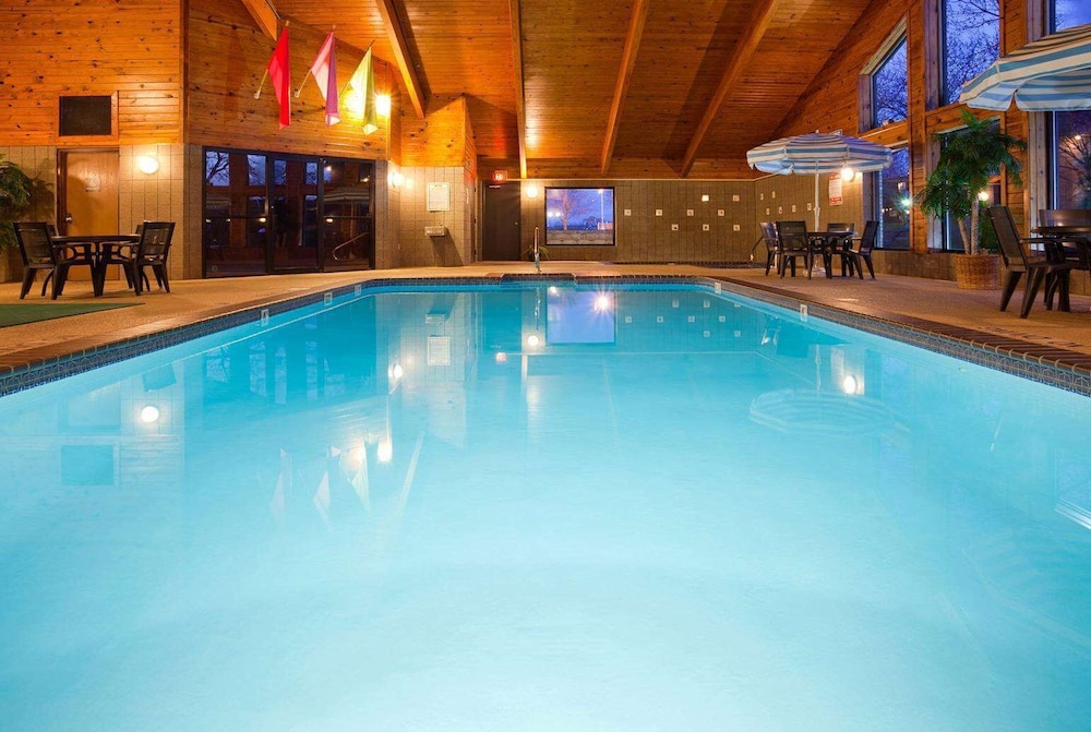 AmericInn by Wyndham West Burlington - photo 43