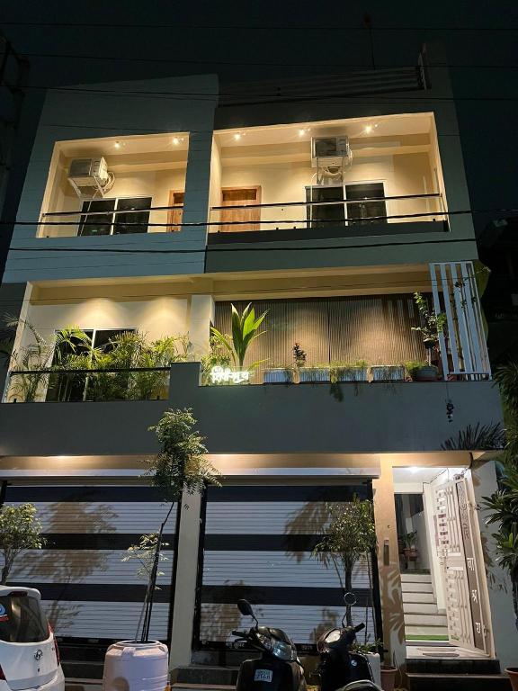 Hotel Shivashray Luxury Stays Inn — Ujjain