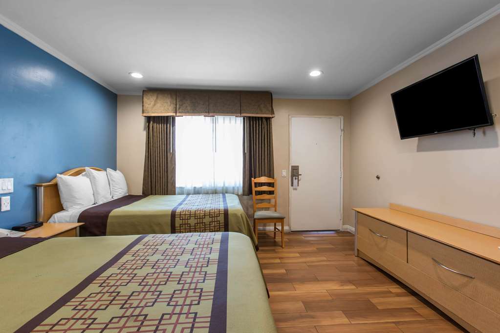 Rodeway Inn Escondido Downtown - photo 18