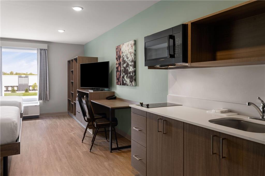 ECHO Suites Extended Stay by Wyndham Indianapolis AmeriPlex - photo 36