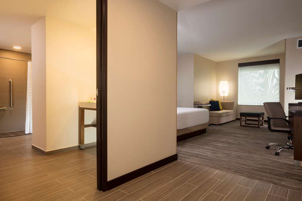 Guest room
