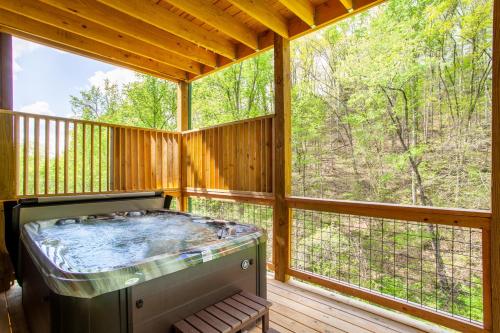 Allure Woods View HotTub Outdoor Dining Games in Sevierville, United States