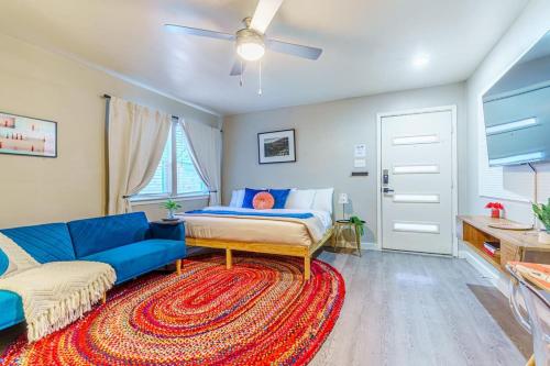 Chic Deluxe Studio Pet Friendly 10 min to DT — 4-Star Luxury Hotel in Austin, United States