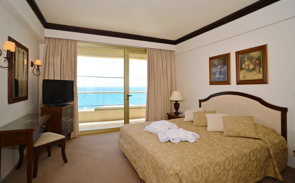 Golden Bay Beach Hotel — Larnaca — photo 4
