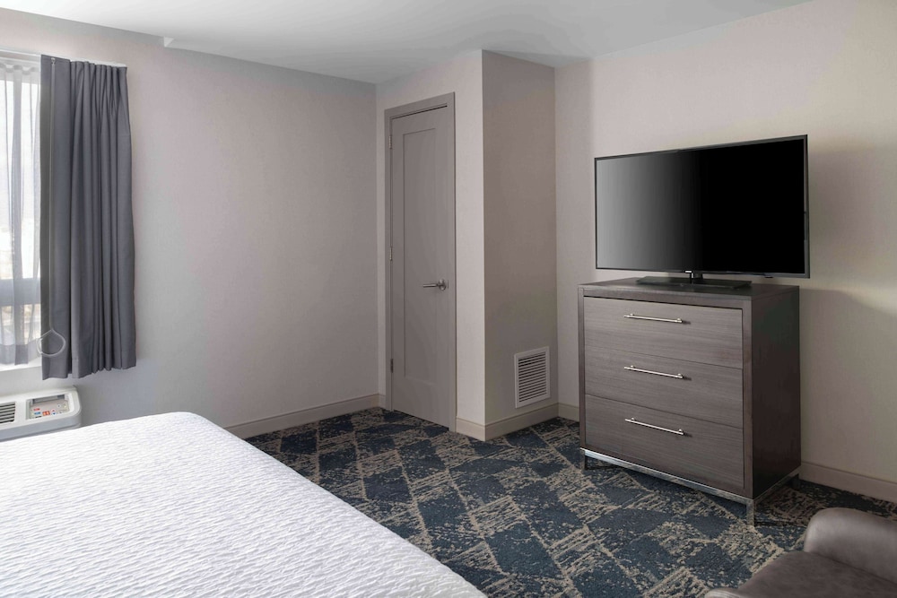 Homewood Suites by Hilton Boston Logan Airport Chelsea - photo 9
