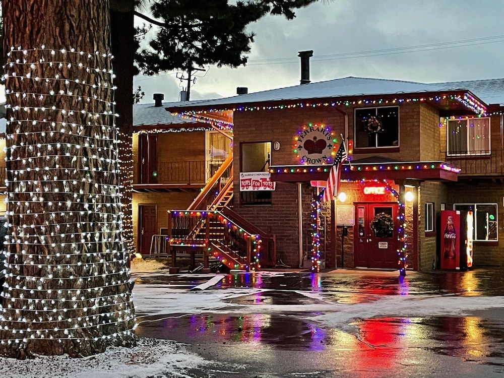 Crown Motel and Family Resort - photo 110