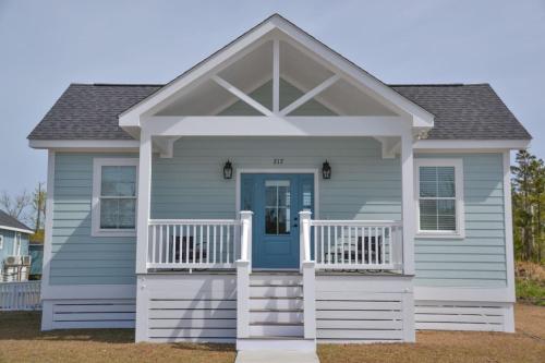 2BR Cozy Cottage Private Dock — 4-Star Luxury Hotel in Davis, United States