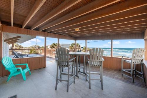 Oceanfront Beach House in St. Augustine Sleeps 10 — 4-Star Luxury Hotel in Saint Augustine, United States
