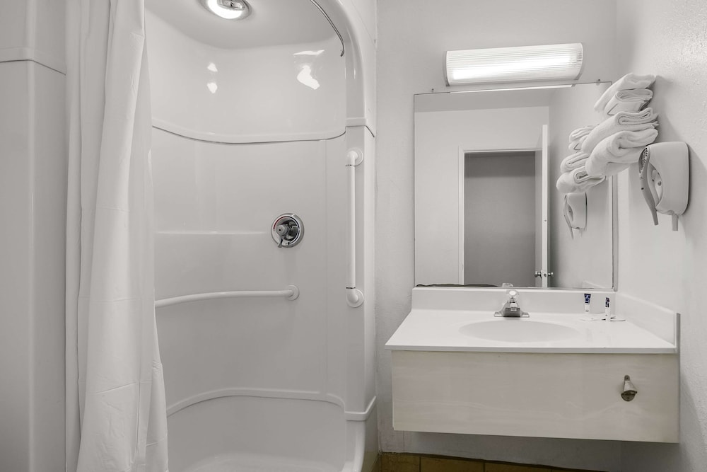 Americas Best Value Inn Lincoln Airport - photo 25