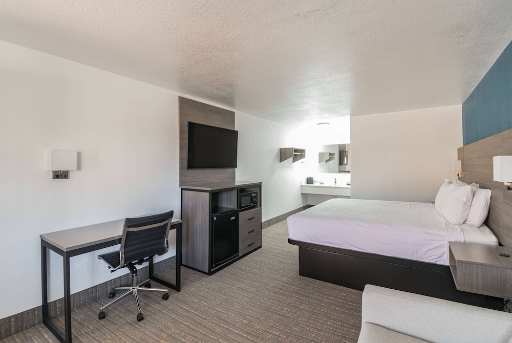 Baymont by Wyndham Grand Junction - photo 10