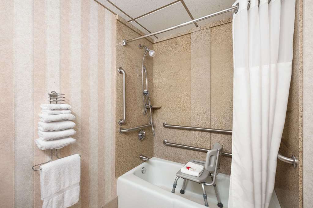Ramada by Wyndham Bismarck - photo 18