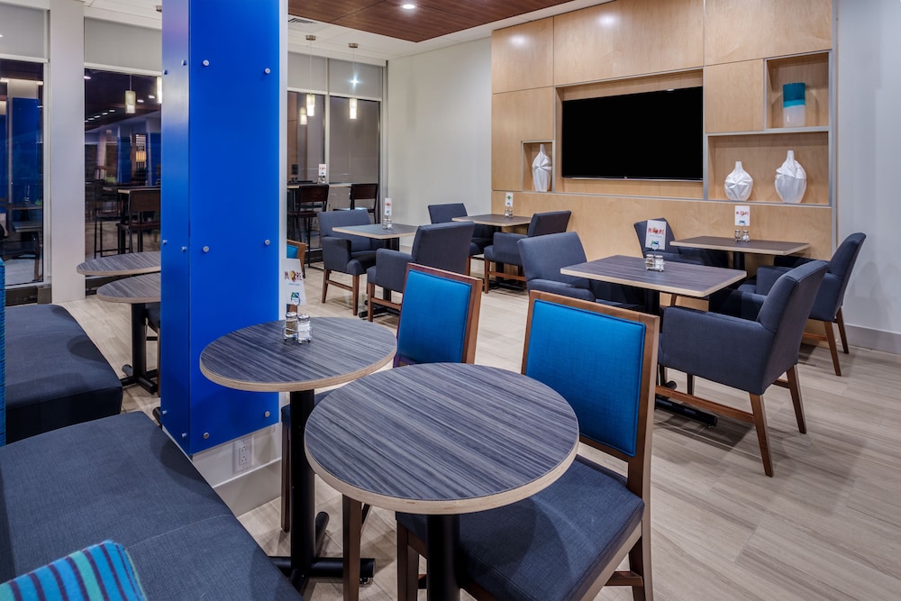 Holiday Inn Express & Suites Rice Lake by IHG - photo 28