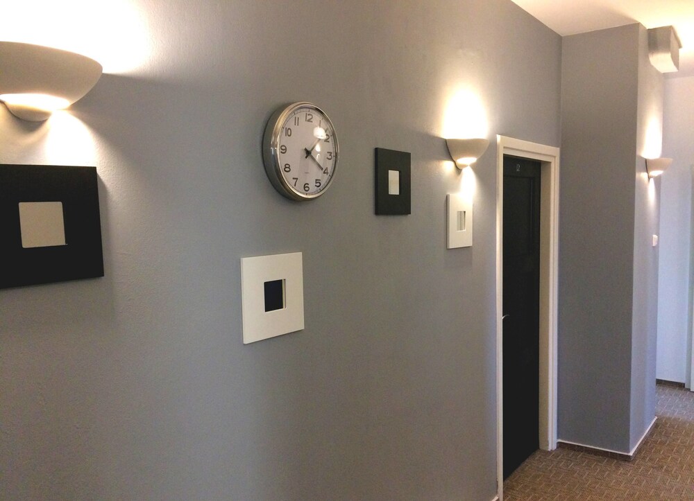 Hidden Peak Guestrooms - last minute hotel in Warsaw